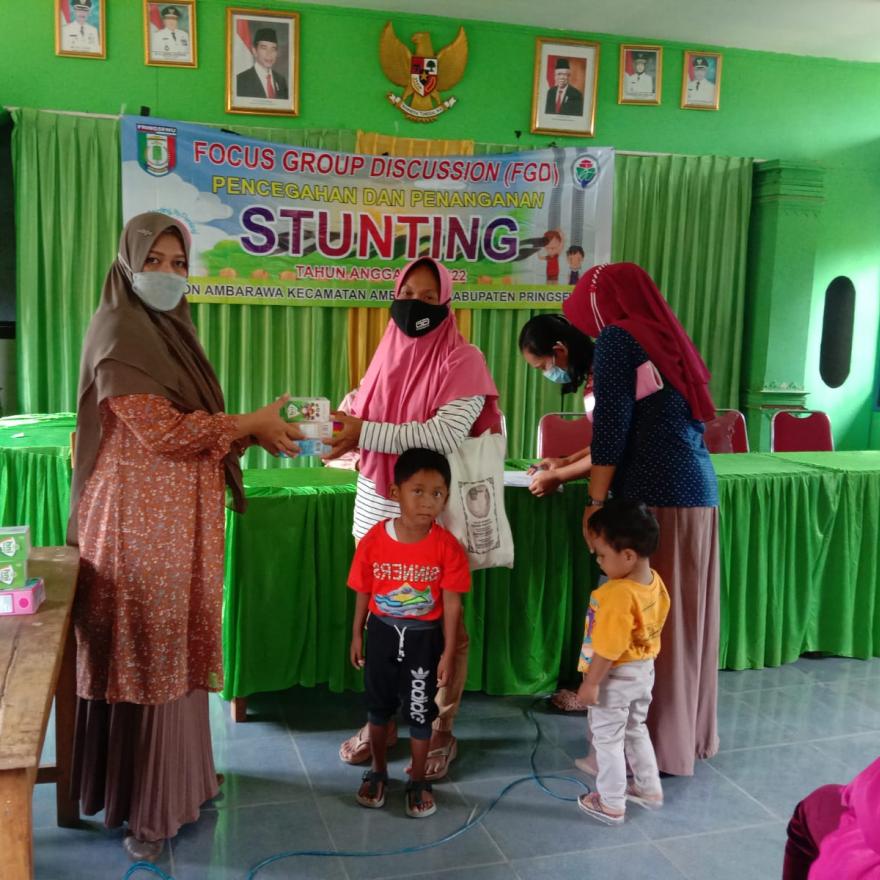 PEMBAGIAN MAKANAN TAMBAHAN FGD STUNTING PEKON AMBARAWA